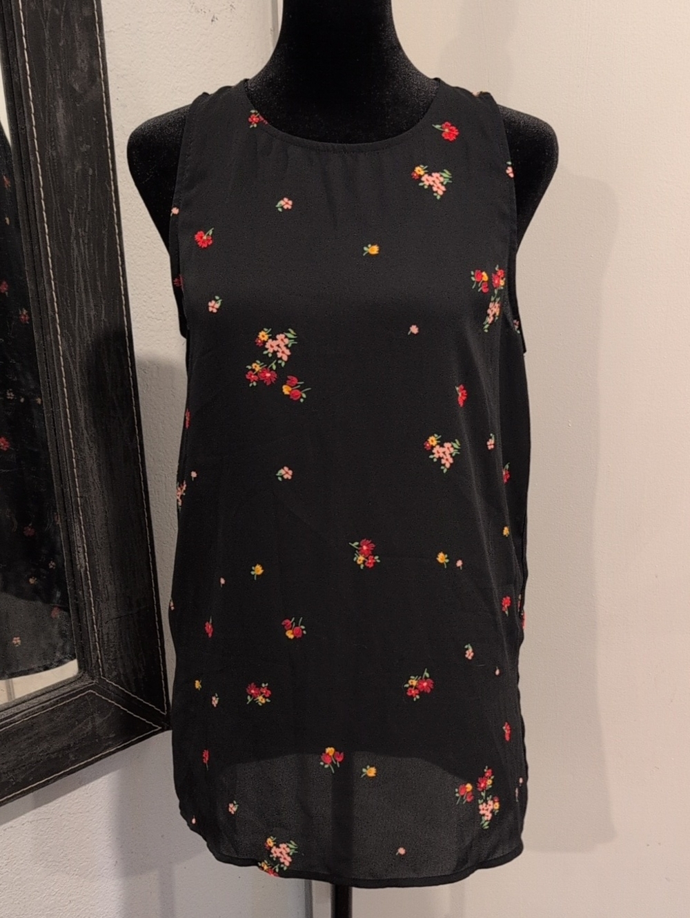 Who What Wear Women’s Small Black Floral Sleeveless Blouse Ditsy Flower Top
